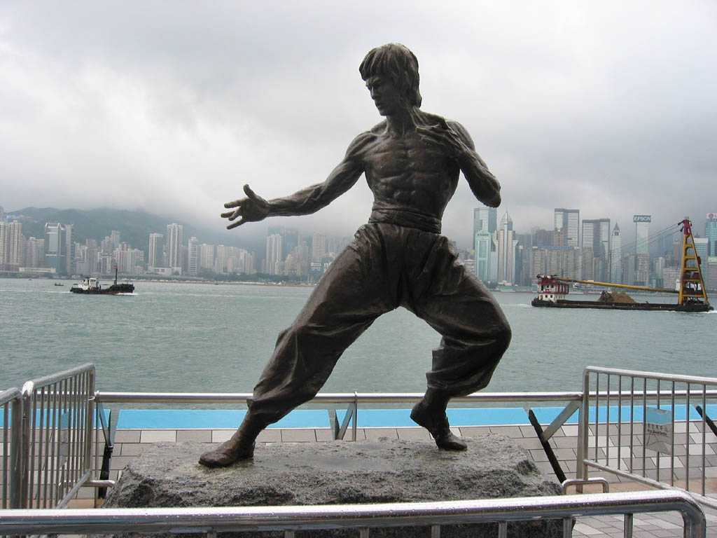 памятник Брюсу Ли в Гонконге