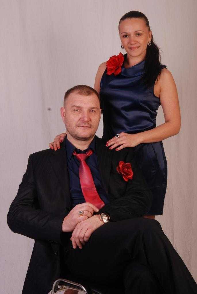 Дмитрий с красавицей женой