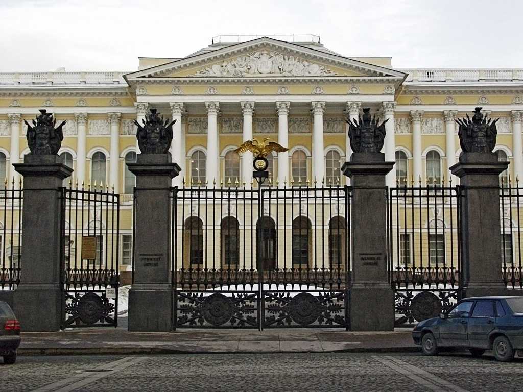 Ворота Михайловского дворца