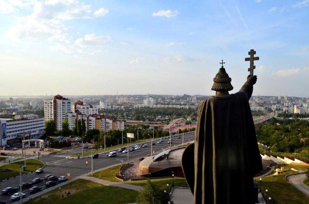 Памятник князю Владимиру Белгород