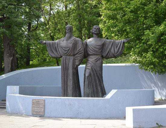 памятник Афанасию и Феодосию в Череповце