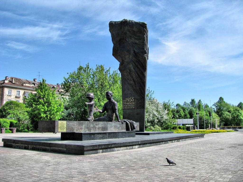 памятник металлургам Череповец